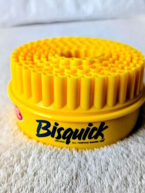 Betty Crocker Yellow Bisquick Deluxe Cutter Set, 7 Piece